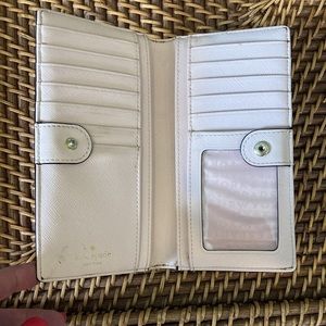 Kate Spade Wallet in pink leather.  Measures approximately 7” x 3 1/2.
